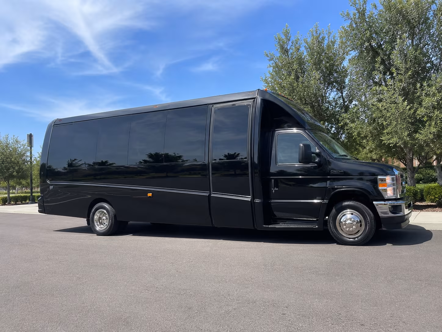 bus rentals for bands and performers traveling through moore