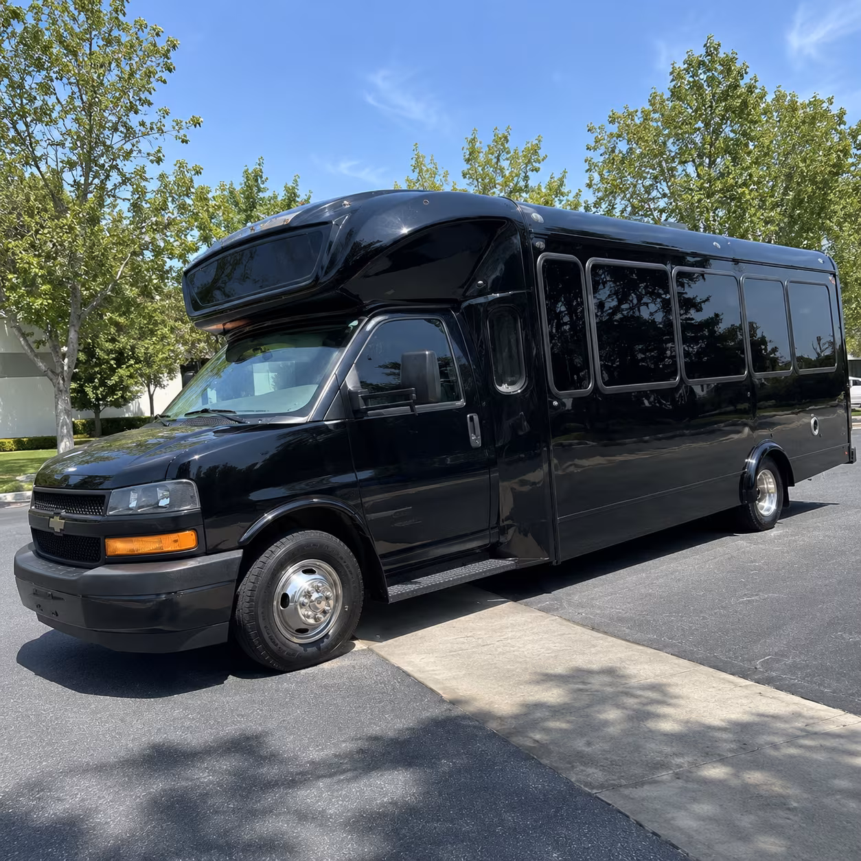 moore 15 passenger party bus