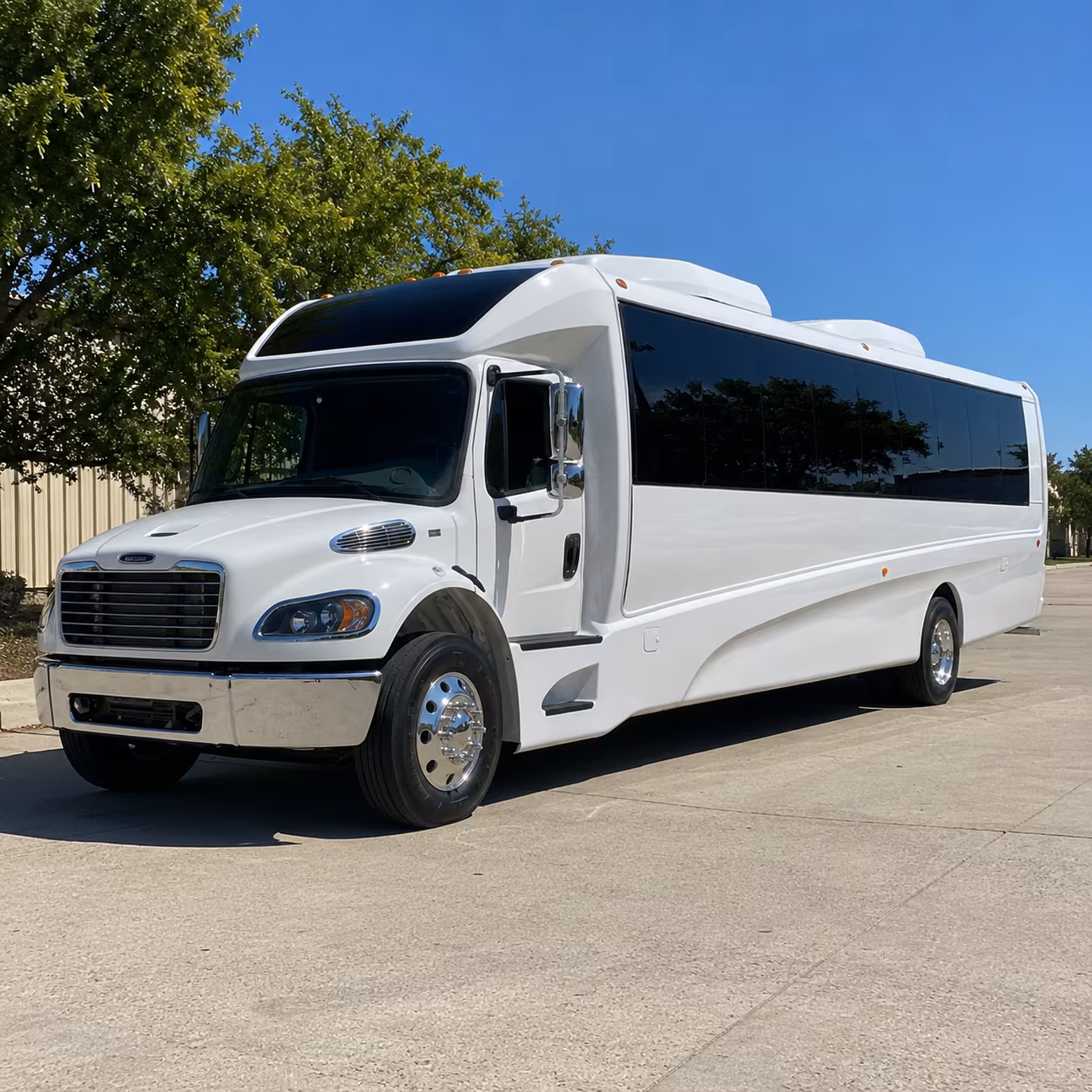 moore 18 passenger minibus