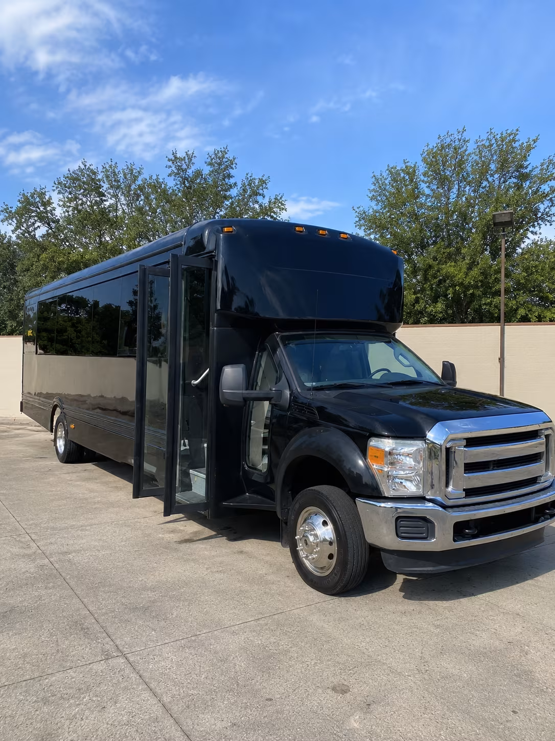 moore 20 passenger party bus